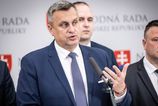 SNS vyjadrila podporu premierovi Robertovi Ficovi pri nehlasovani za 18 balik sankcii