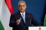Aktivisti v Prahe obarvili plot velvyslanectva Madarska na protest proti Orbanovi