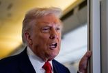 Donald Trump zrusil Bidenove podpisane dokumenty Autopenom
