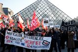 Strajk zamestnancov uzatvoril Louvre za lepsie podmienky