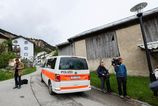 Zrazka vozidla so skupinou ziakov vo Svajciarsku Vodic si pomylil pedale pri nehode zahynul sprievodca