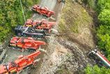 Zasah v narocnom terene Tazka technika odstranila rusen po zrazke rychlikov z minuleho roka fotoreport