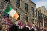 Dublin v jarnom obdobi zbija tehlovymi domami a parkmi Mierne pocasie praje nakupom prechadzkam a posedeniu v baroch