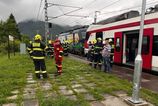 Na stanici Krpelany sa zrazili dva vlaky hasici zasahuju a hlasia prve zranenia