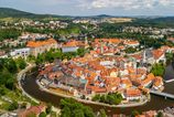 juhocechsky unikat bez letnych davom zazite cesky krumlov plny umenia splavov a skrytych zakuti