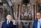Merz slubuje Macronovi uzke partnerstvo Spolocny zaviazok k zjednotenej Evrope ma byt pilierom Berlinu