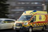 Opity Stredoslovak s kladivom ohrozoval zenu aj zachranarov Policajti zastavili psychiatrickeho pacienta taserom