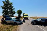 Po zrazke aut nedaleko Zlatych Moraviec hlasia zranenych