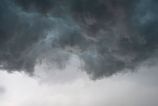Rumunsko zasiahla smrtelna burka a chaos v metropole v Bukureti zaplavilo metro a tisice ludi ziadaju o pomoc