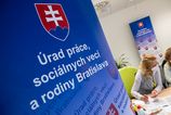 nezamestnanost na slovensku sa po mesiacoch zvysuje pocet nezamestnanych presiahol 142tisicovu hranicu