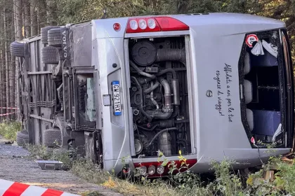 Autobus na Oktoberfest sa prevrátil, dvaja turisti zahynuli