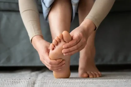 Bolesti chrbta či kolien? Môžu ich spôsobiť zanedbané chodidlá, pomôže test