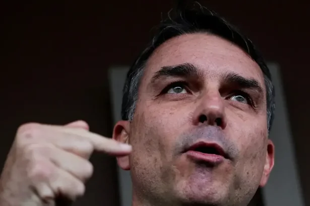 Bolsonarovho syna vyšetrujú pre korupciu, o prezidentský post má bojovať s Lulom
