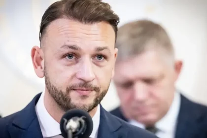 Ceny palív: Vystúpia Šutaj Eštok aj Šimečka