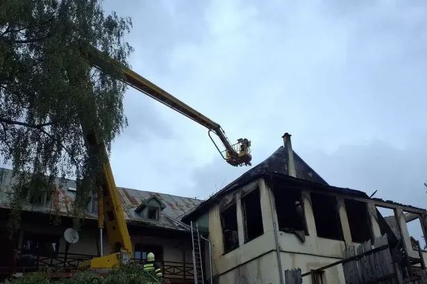 Chata pri Banskej Štiavnici zhorela, škoda za pol milióna eur