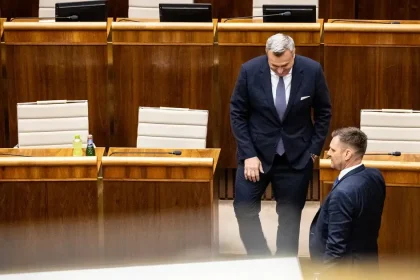 Danko sa Tarabovi smial na schodoch a zosadil ho. Koalíciu čakajú náročné dni