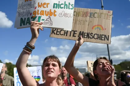 Desaťtisíce Nemcov protestujú proti AfD a žiadajú jej zákaz
