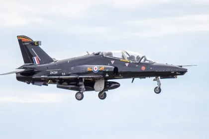 Dráma na oblohe pri Anglesey: piloti vyskočili z cvičného stroja, zranenia ľahké
