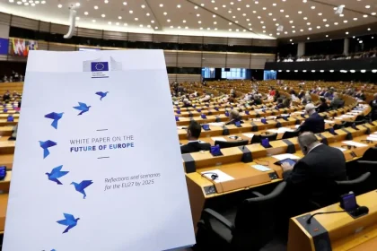 EÚ chystá nový štít proti dezinformáciám. Europarlament označil Rusko za hybridnú hrozbu