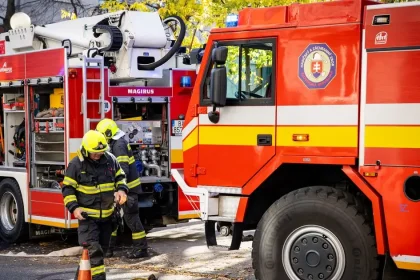 Evakuácia piešťanského hotela Thermia Palace: zadymený batériový zdroj vyhnal 140 hostí