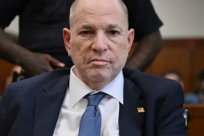 Harvey Weinstein dostal za sexuálne napadnutie 15 rokov väzenia