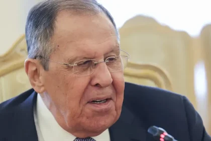 Lavrov: Rusko vojnu na Ukrajine nepozastaví