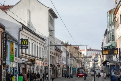 Nedeľné zhromaždenie obmedzí centrum Bratislavy, polícia varuje pred dopravou