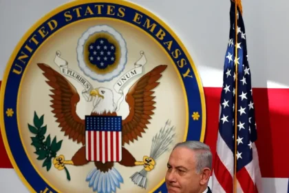 Netanjahuov Likud chce zablokovať návrat Izraelčanov pred voľbami
