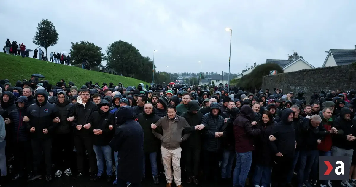 Obavy zo starých konfliktov v Severnom Írsku: tisíce ľudí zablokovali sporný pochod