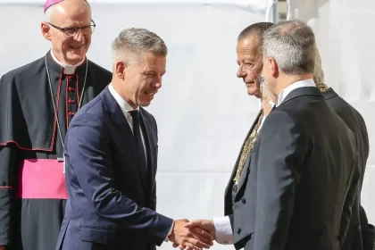 Pápež Lev XIV. prijal vo Vatikáne maďarského premiéra Magyara, ktorý ho pozval do Maďarska