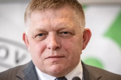 Robert Fico by mal odteraz už iba svietiť a kúriť