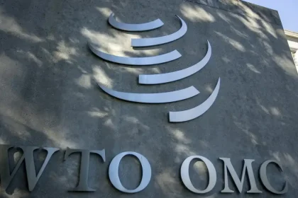 Rozdelený svet by stál bilióny. WTO varuje pred obchodnou vojnou blokov