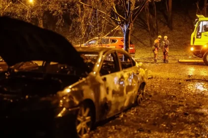 Ruské rakety zasiahli Kyjev, útok si vyžiadal obete a poškodil pôrodnicu