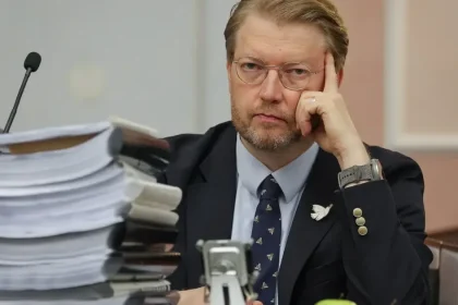 Rusko pokračuje v represiách voči strane Jabloko, odsúdili ďalšieho kandidáta