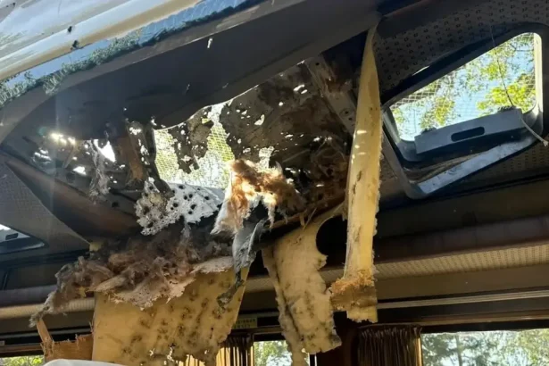 Ruský dron zasiahol ukrajinský minibus pri Nikopole, päť civilistov zahynulo