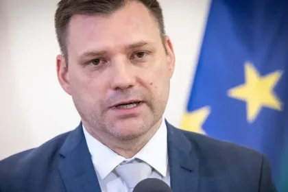 Taraba stupňuje tlak, Fico neustúpi a žiada stabilnú vládu