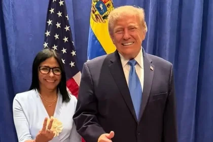 Trump sa po prvý raz stretol s dočasnou líderkou Venezuely, potvrdil Marco Rubio
