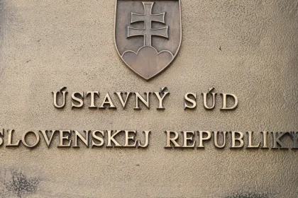 Ústavný súd SR nevyhovel rozšíreniu ochrany pre páry rovnakého pohlavia v zákone o rodine
