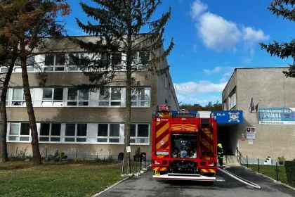 V Prešove horela strecha strednej školy, študentov a učiteľov evakuovali