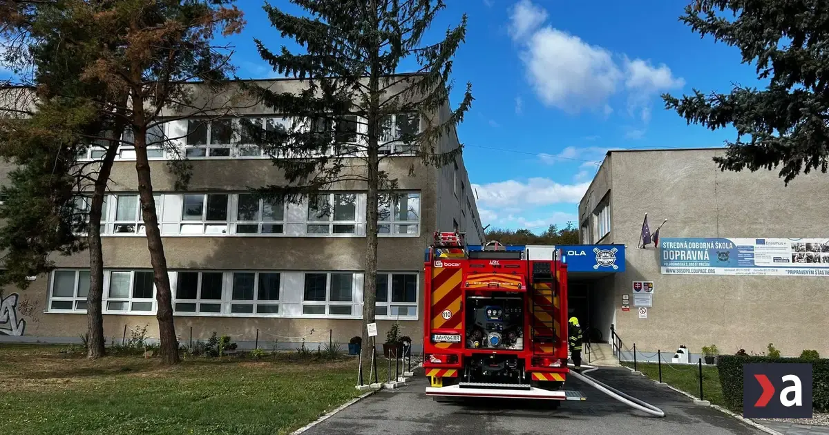 V Prešove horela strecha strednej školy, študentov a učiteľov evakuovali