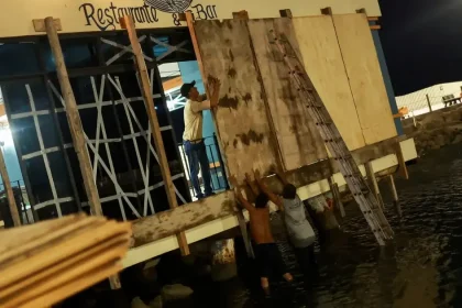 VIDEO: Mexiko čaká hurikán Polo, búrka tretej kategórie už má obete