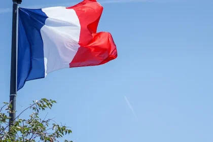 Vykoľajenie vlaku na severozápade Francúzska prešetrujú pre podozrenie zo sabotáže