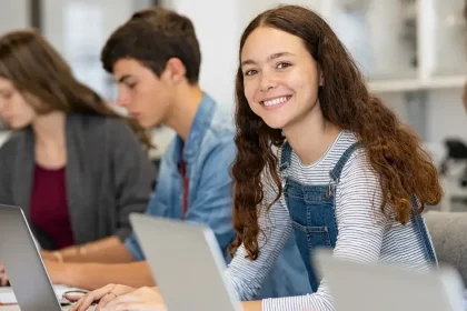 Zadarmo internet pre školákov až na dva roky. Kto má naň nárok a ako sa prihlásiť?