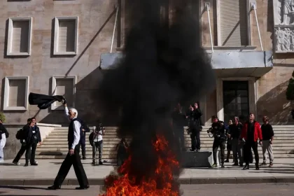 Albánsko zmieta protest proti vláde, študenti žiadajú odstúpenie premiéra