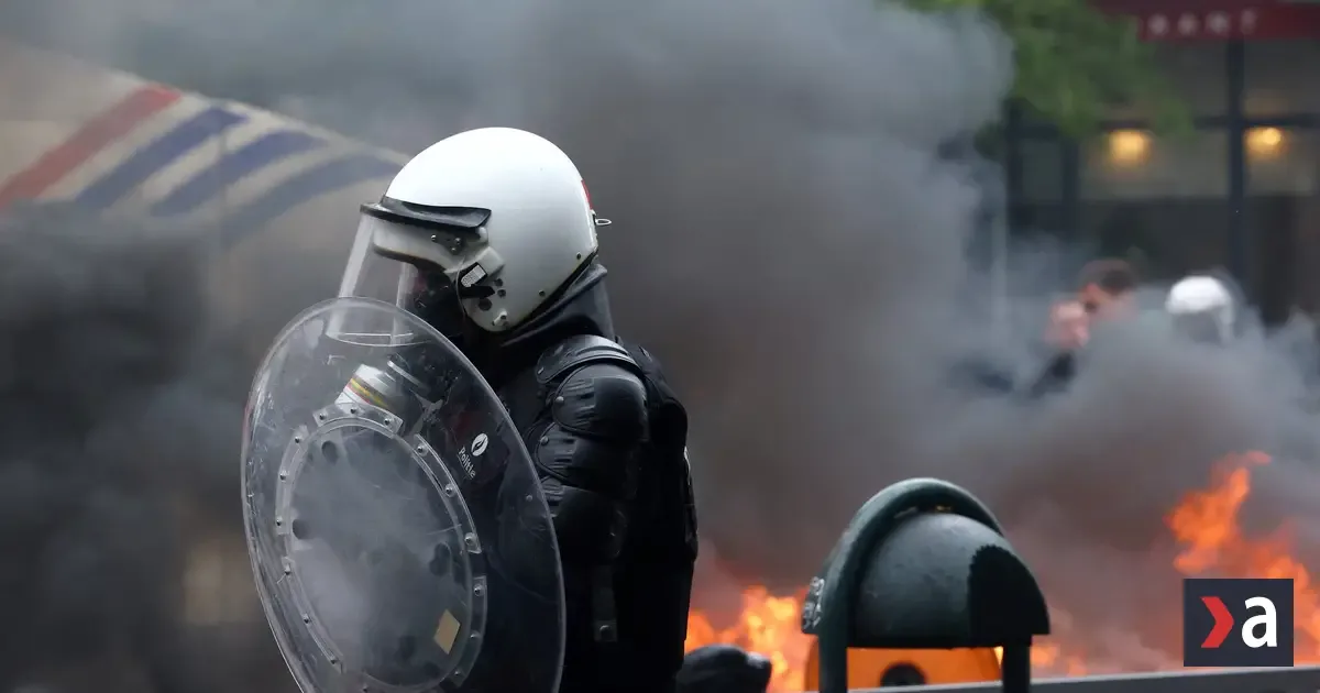 Brusel ochromili protesty proti škrtom. Polícia použila vodné delá a slzotvorný plyn