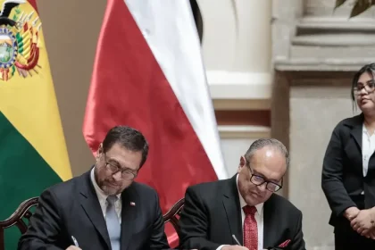Čilský prezident prvýkrát po 71 rokoch navštívil Bolíviu