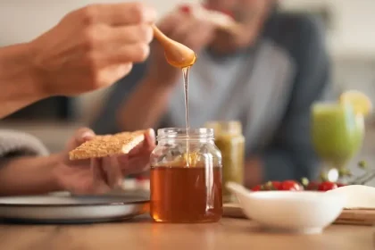 Diabetici a med: Prečo prírodné sladidlo nie je vždy bezpečnou voľbou