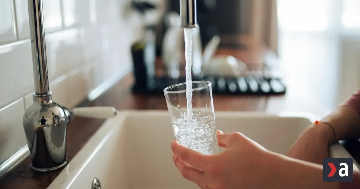 Dva litre vody denne nemusíte vypiť, telo sa dá zavlažiť aj jedlom či kávou