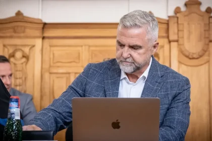 Expolicajt Kaľavský vypovedá v kauze Očistec, na súd ho priviedla eskorta