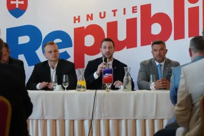 Hnutie Republika má viac starostov než PS, no získalo výrazne menej hlasov